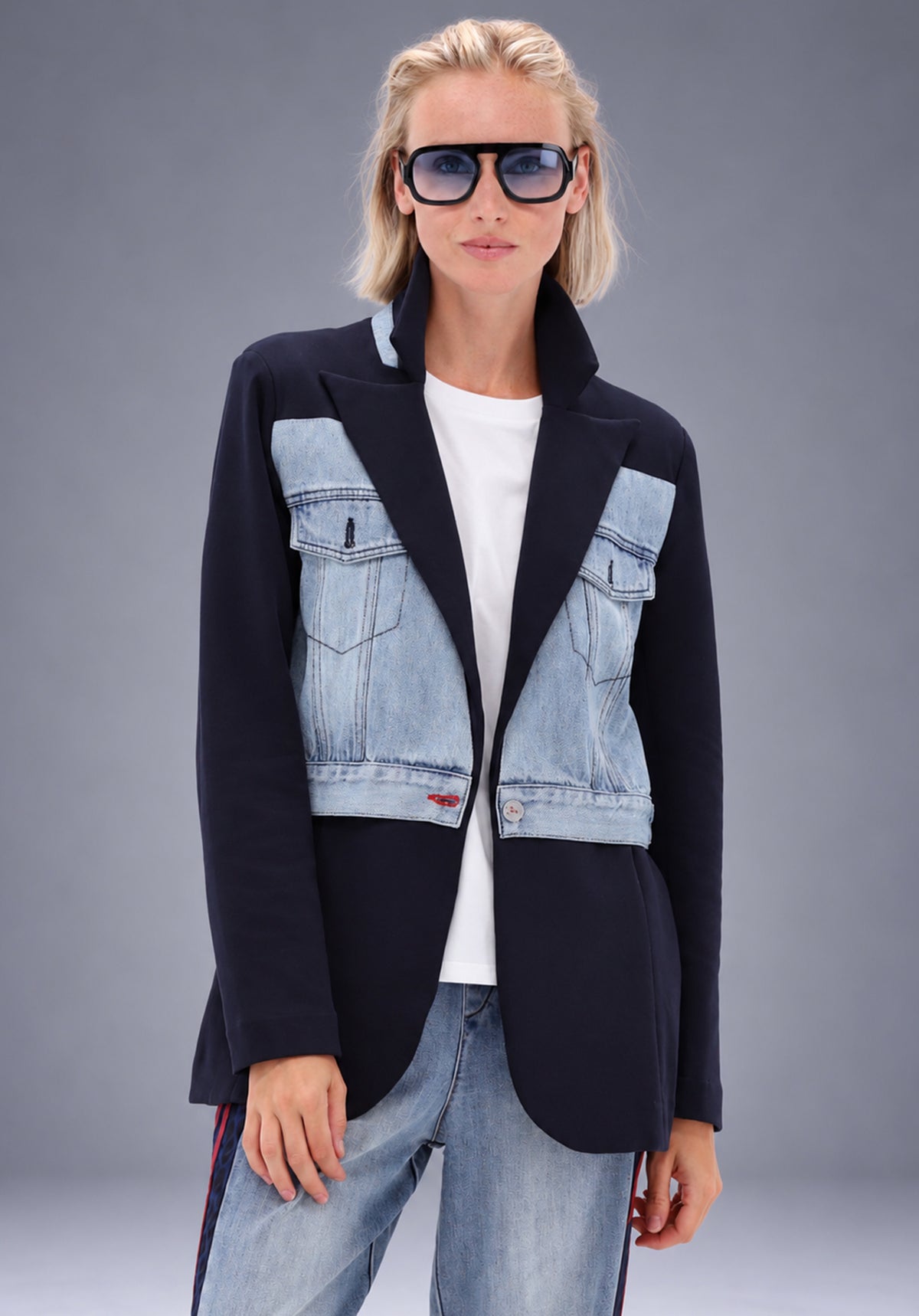 NAVY BLAZER