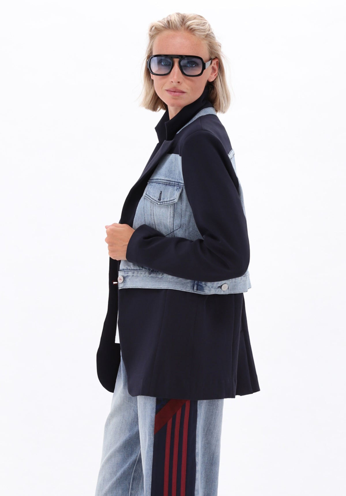 NAVY BLAZER