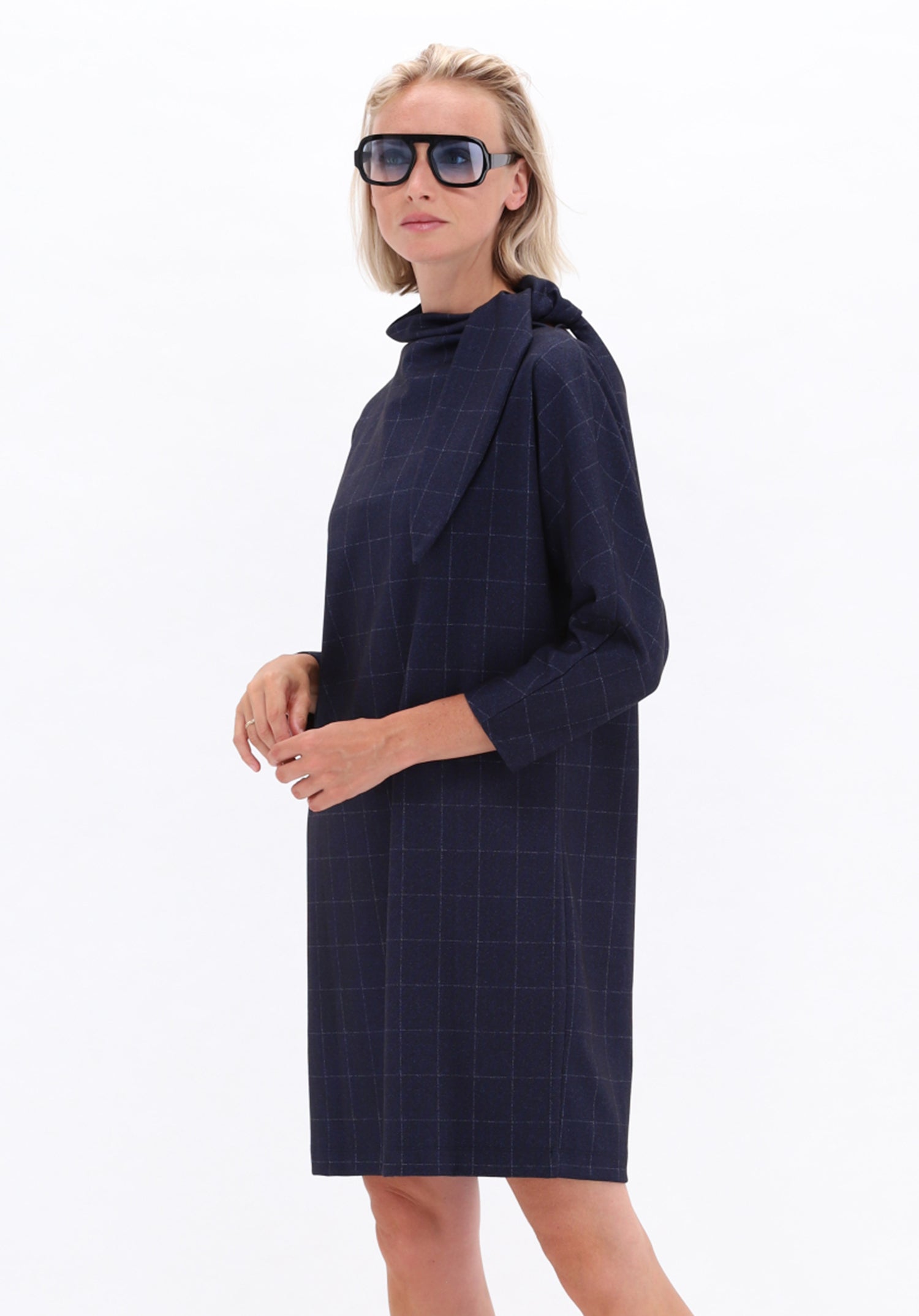 DARK BLUE